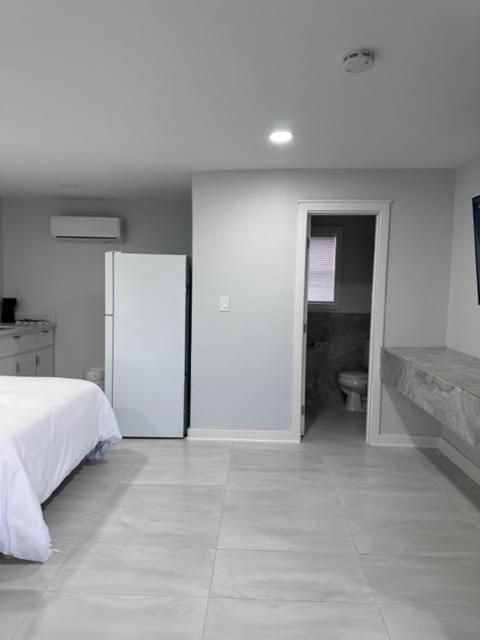 פורט איזבל White Sands Inn, Marina, Bar & Grill מראה חיצוני תמונה