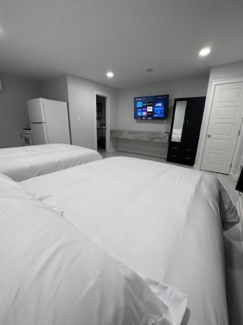 פורט איזבל White Sands Inn, Marina, Bar & Grill מראה חיצוני תמונה