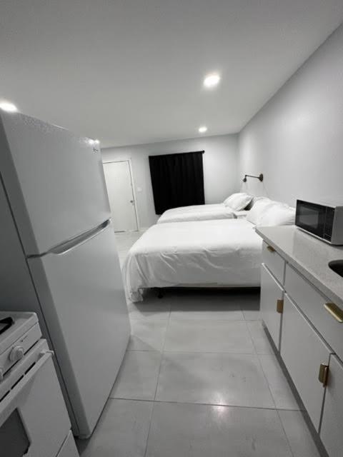 פורט איזבל White Sands Inn, Marina, Bar & Grill מראה חיצוני תמונה