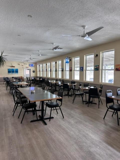 פורט איזבל White Sands Inn, Marina, Bar & Grill מראה חיצוני תמונה