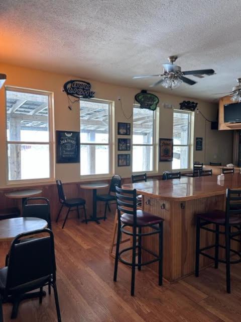 פורט איזבל White Sands Inn, Marina, Bar & Grill מראה חיצוני תמונה