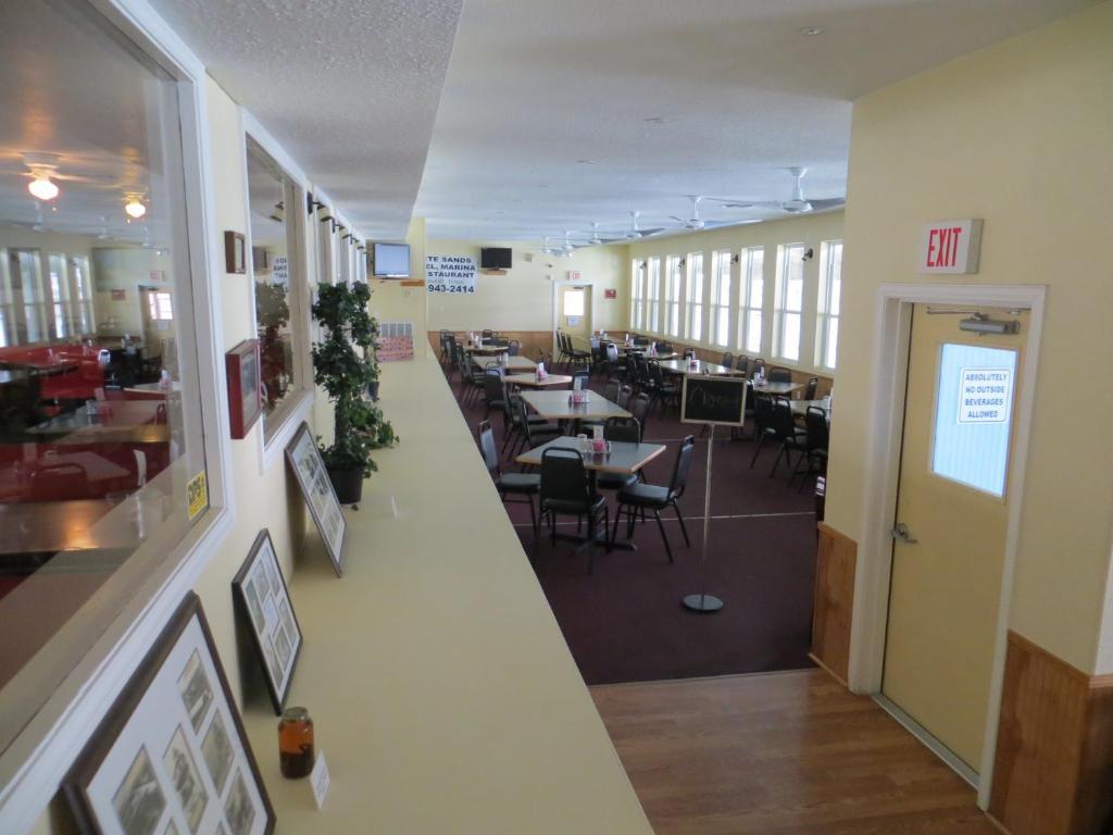 פורט איזבל White Sands Inn, Marina, Bar & Grill מראה חיצוני תמונה